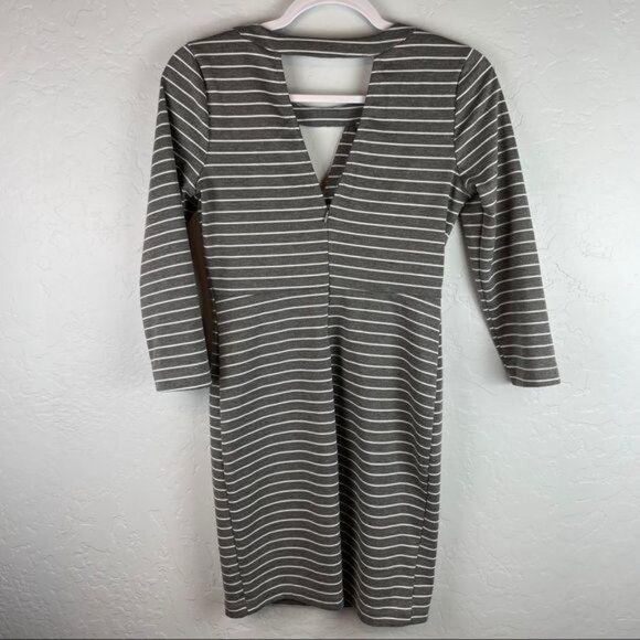 Jack BB Dakota Grey Striped 3/4 Sleeve V-Neck V-Back Bodycon Mini Dress Sz Small - Picture 9 of 10